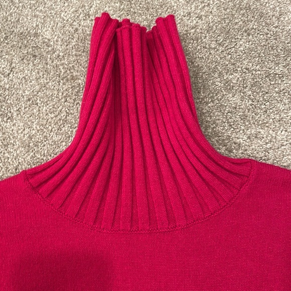 Banana Republic soft turtleneck - Picture 2 of 4